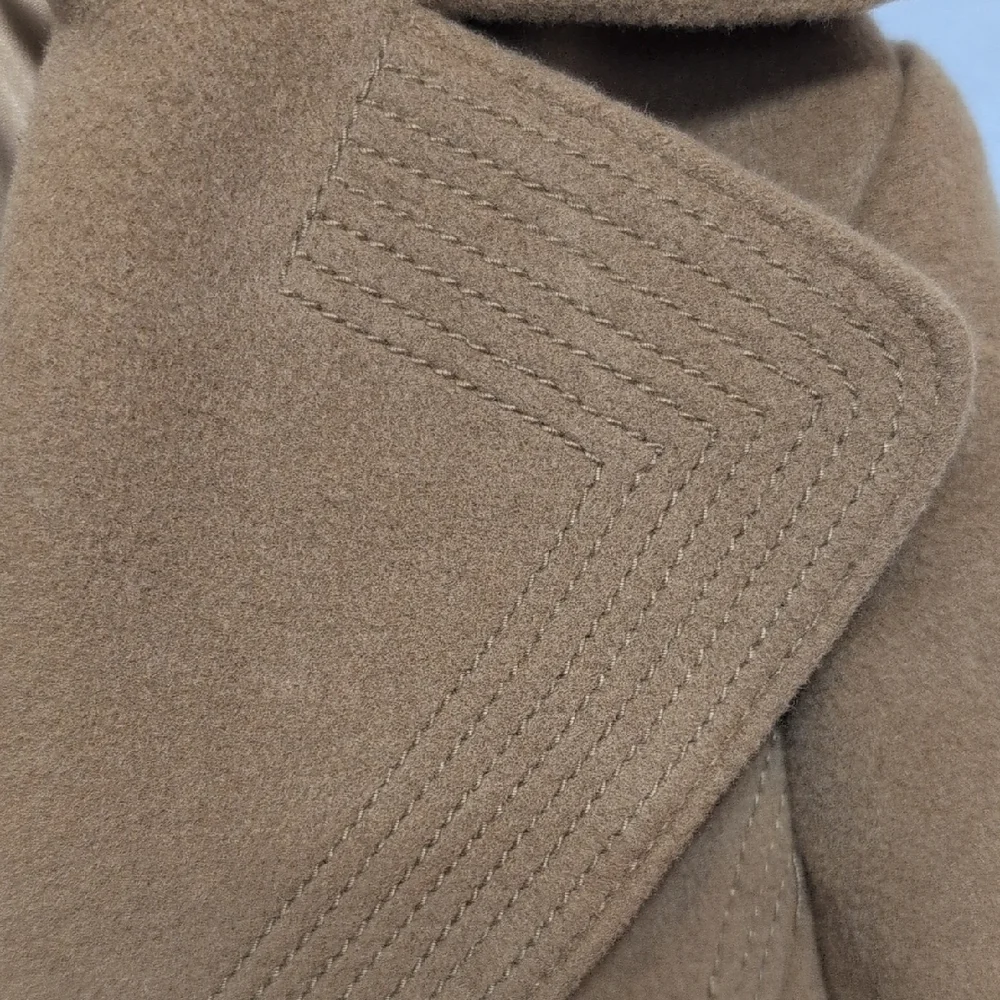 Banana Republic Women's Tan Trench Coat - Picture 3 of 10